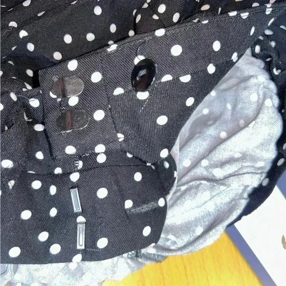 Aritzia -  Talula Shorts - Picture 3 of 6